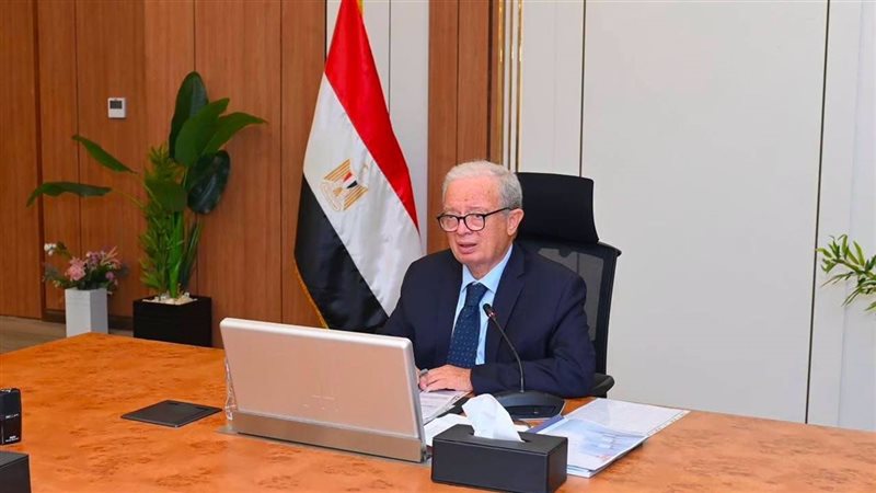  الدكتور حسين عيسى،