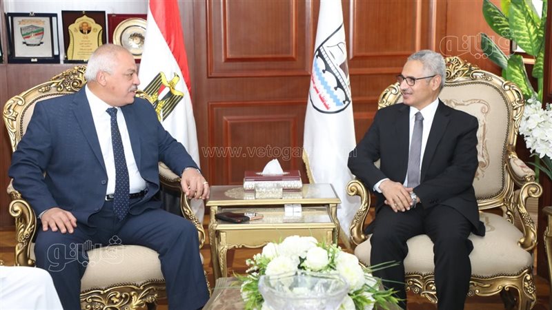 محافظ بني سويف يلتقي