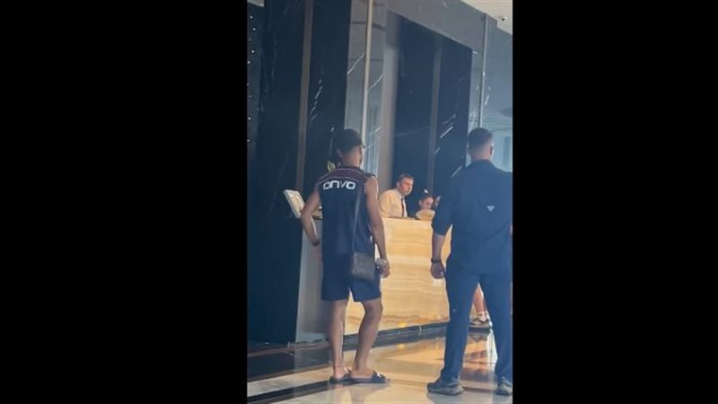 محمد صلاح في ردهة