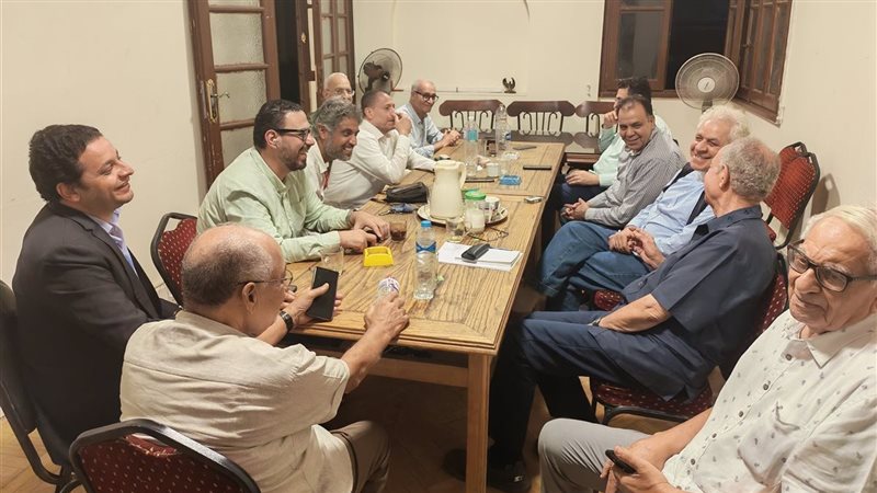 اجتماع أحزاب الحركة