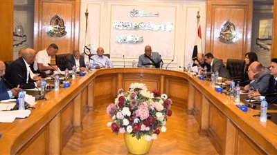 غرفة القاهرة التجارية تناقش خارطة طريق لتطوير الخدمات الاقتصادية