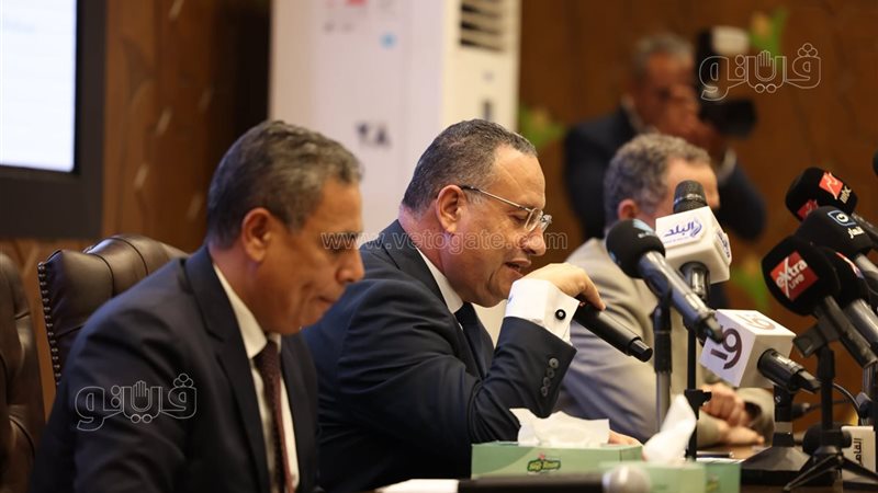  الدكتور عبد العزيز