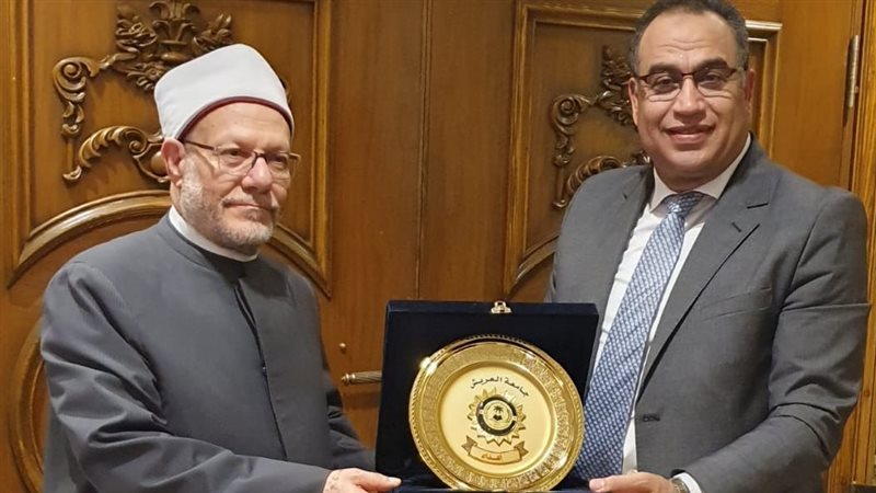 رئيس جامعة العريش