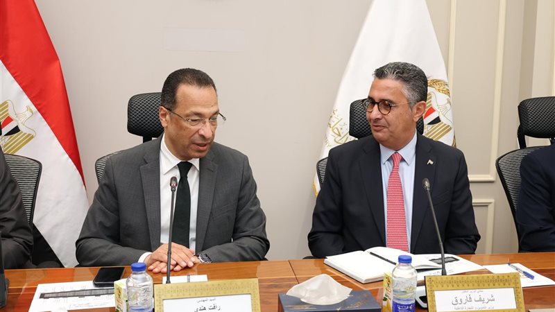 وزيرا التموين والاتصالات