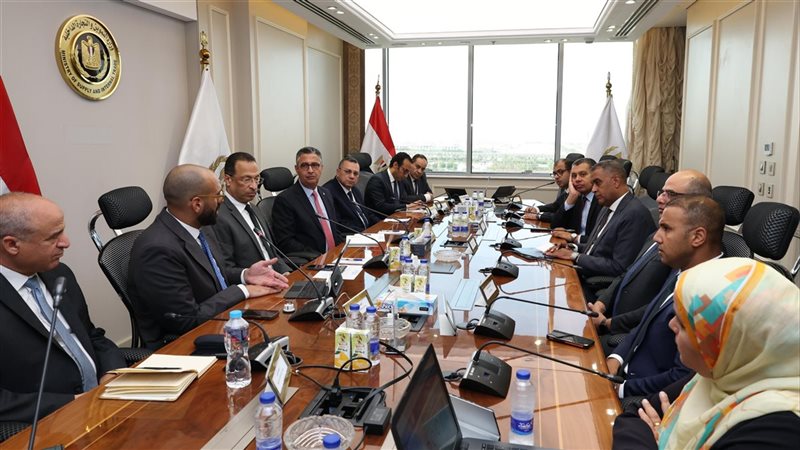 وزيرا التموين والاتصالات،
