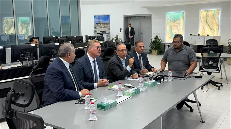 وزير البترول من مركز