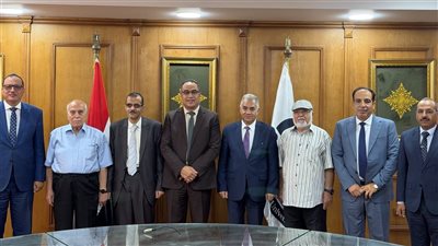رئيس جامعة العريش يرأس اجتماع لجنة اختيار عميد كلية الآداب