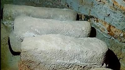 الكشف عن مومياوات وتوابيت من الحجر الجيري والفخار بـ3 مقابر في الواحات البحرية 