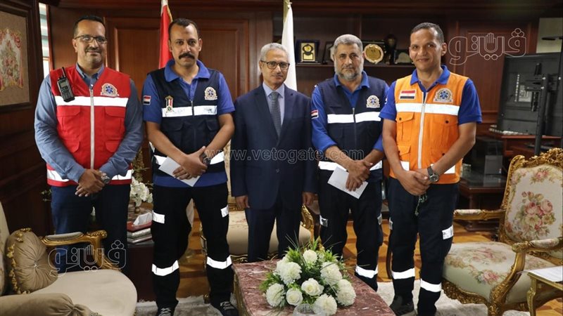 محافظ بني سويف يكرم