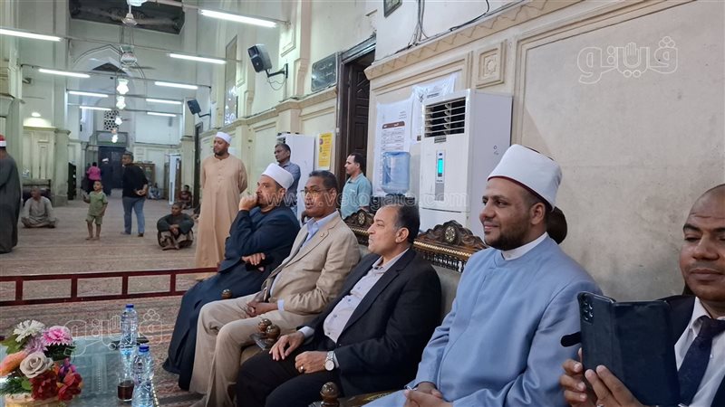 رئيس جامعة قنا يحضر