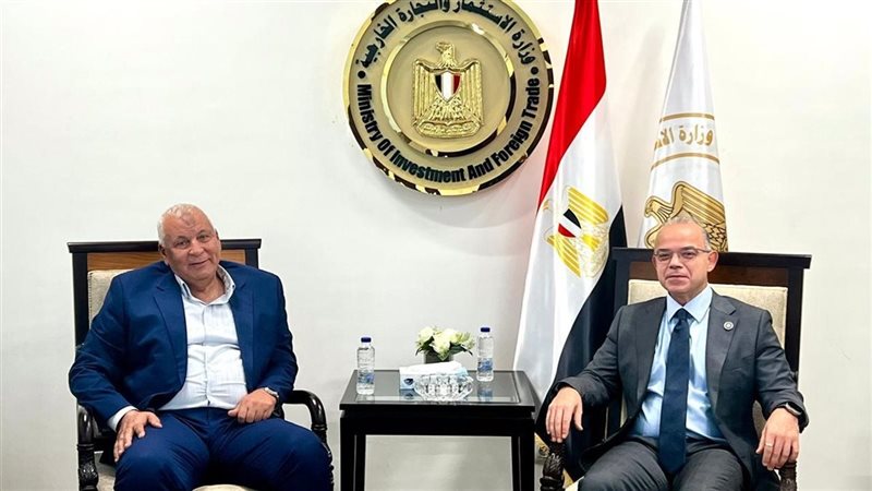 لقاء وزير الاستثمار