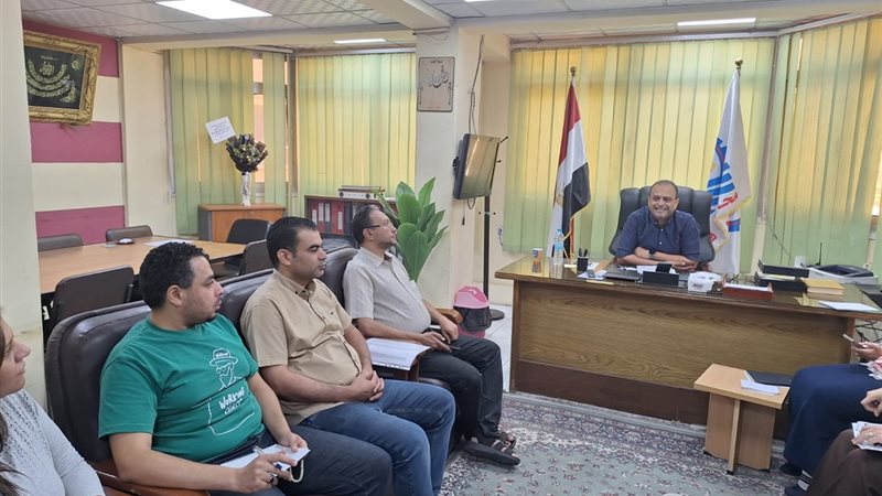 وكيل صحة قنا يعقد