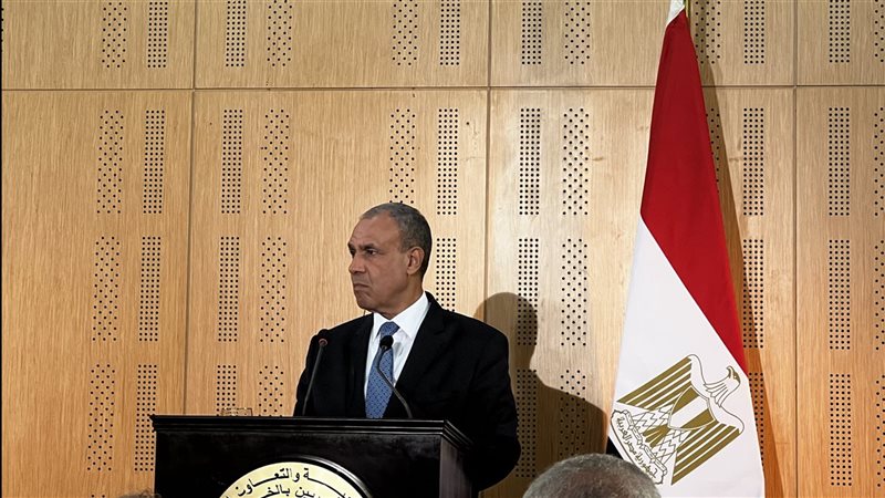 الدكتور بدر عبد العاطى