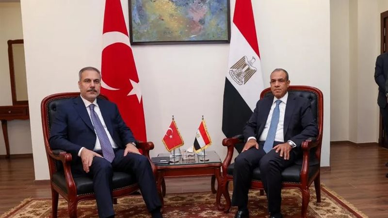 وزير الخارجية ونظيرة