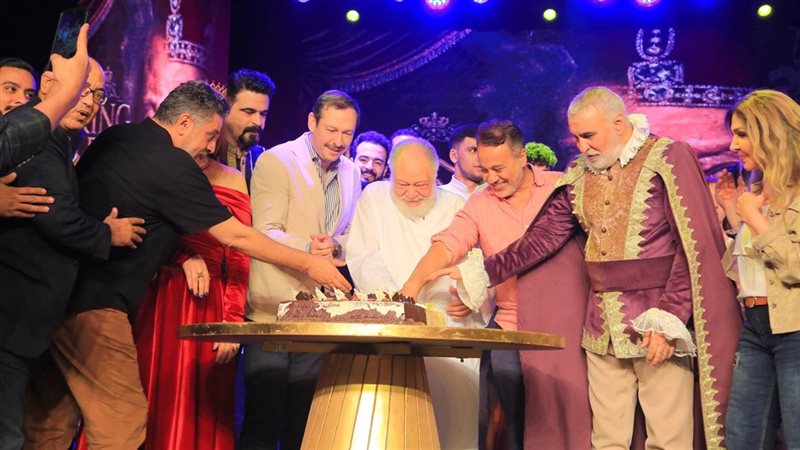 احتفال أبطال عرض