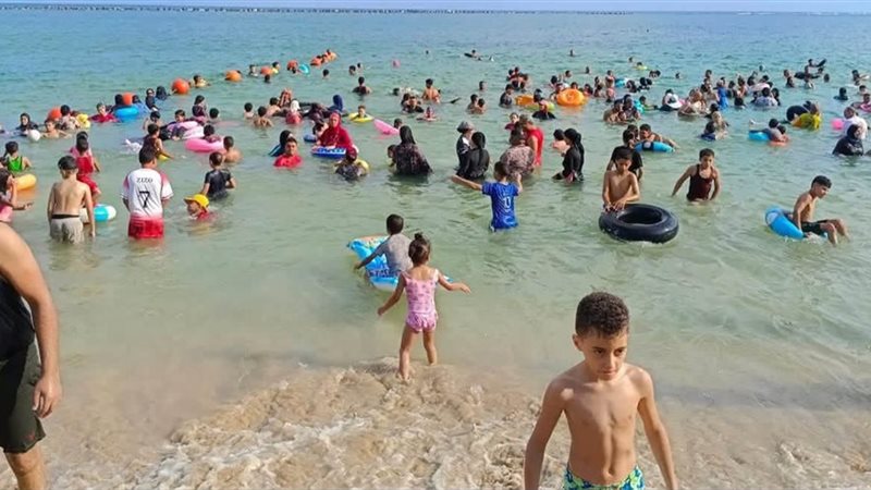 اقبال علي شواطئ الإسكندرية،
