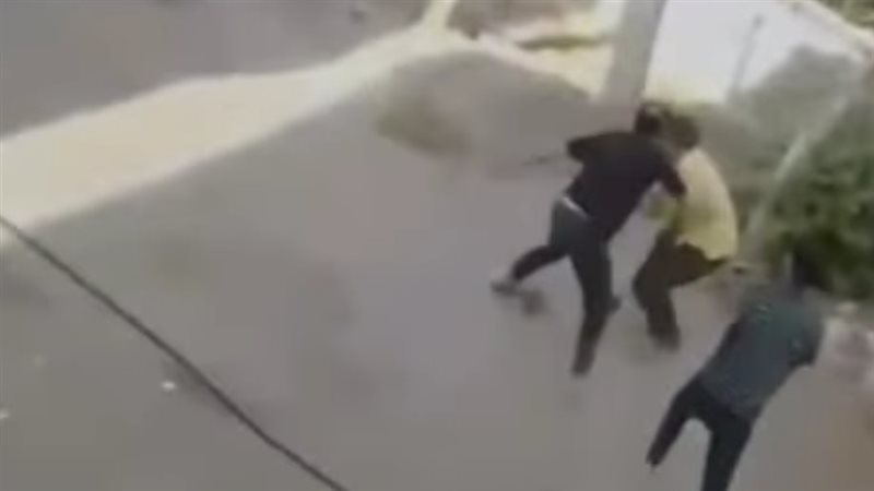 لحظة مقتل شخص على
