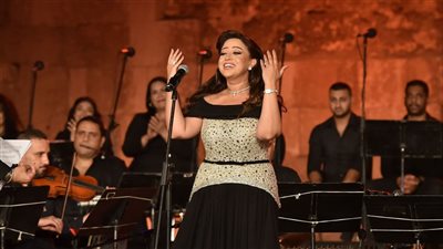 ريهام عبد الحكيم تتألق بغناء 
