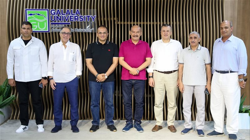 محافظ السويس مع رئيس