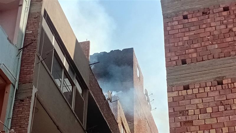 حريق أعلى منزل بعزبة