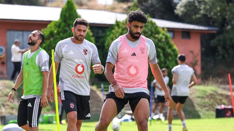 فريق الكرة بالأهلي