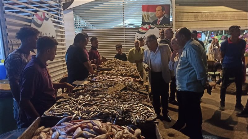 جولة المحافظ بالمعرض