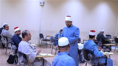 أمين البحوث الإسلامية يتفقد أعمال الامتحان التحريري لمسابقة ابتعاث رمضان 1448هـ (صور) 