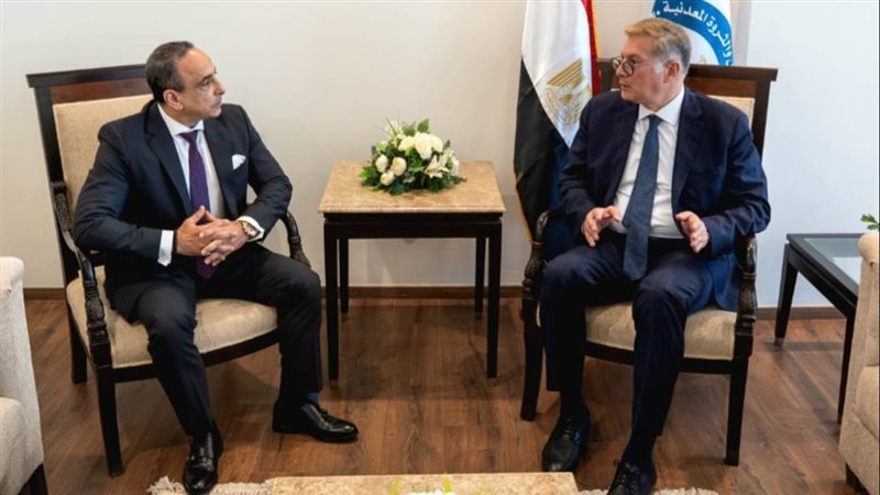 بدوي أثناء اللقاء،فيتو