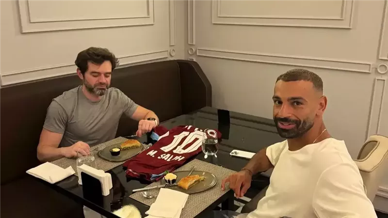 محمد صلاح مع وكيل