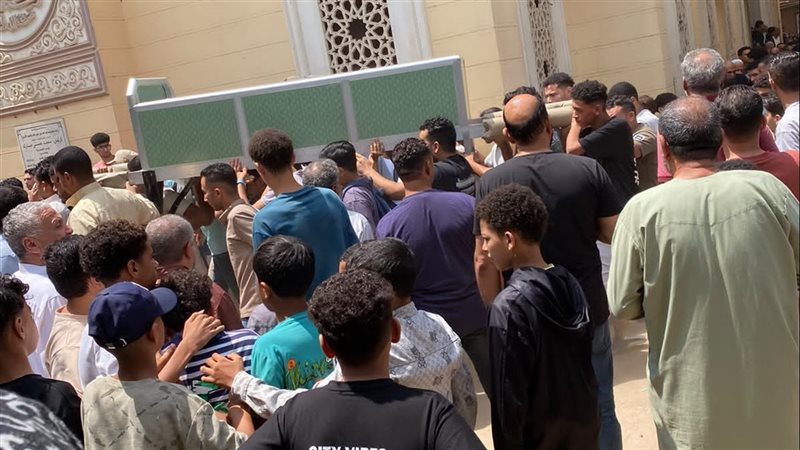 جنازة مهيبة لام وتجاهل