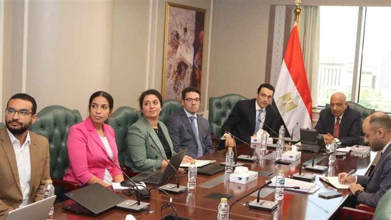 اجتماع وزير الكهرباء