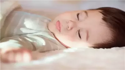 للأمهات، لا تتجاهلي طلب الطفل المتكرر لشرب المياه أثناء النوم