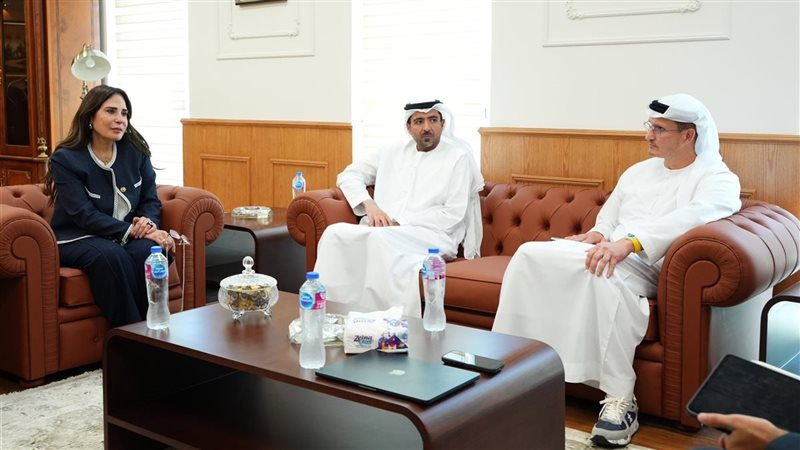 وزيرة الإسكان تلتقي