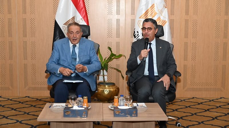 اجتماع وزير التموين