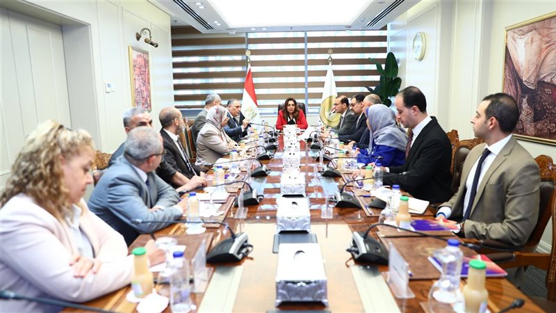 اجتماع منال عوض وزيرة