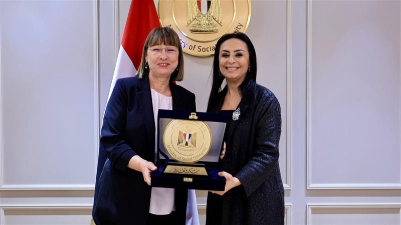 وزيرة التضامن تلتقي