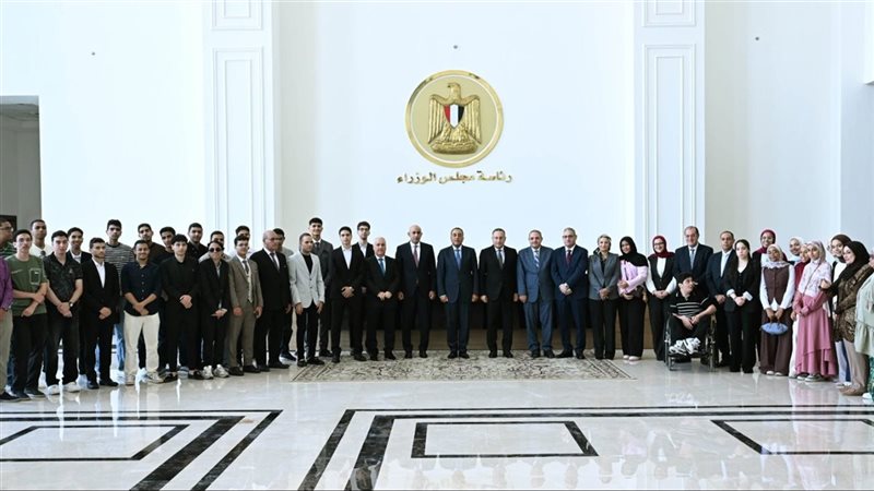 رئيس الوزراء يلتقي