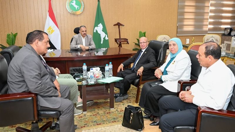  محافظ الشرقية يلتقي