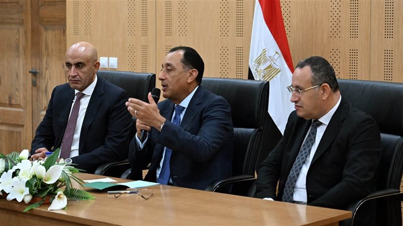 رئيس الوزراء خلال