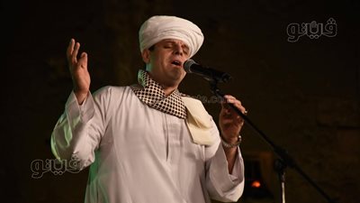 الشيخ محمود التهامي يفتتح حفله مهرجان القلعة بـ«فرط الحب» (فيديو وصور)  