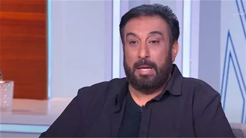 المطرب حسام حسني،
