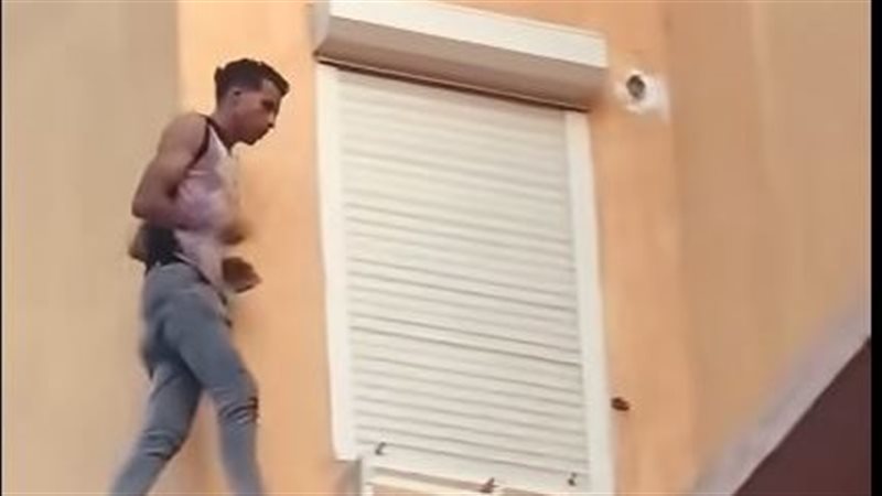 سطو مسلح فى الكومبوند
