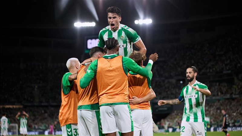 ريال بيتيس ينتزع فوزا صعبا أمام ريال سوسيداد بالدوري الإسباني 