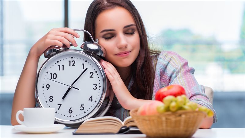 أطعمة تساعد على النوم