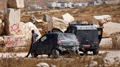 اللقطات الأولى للحظة تنفيذ عملية طعن مستوطن قرب قرية العوجا في رام الله (فيديو)
