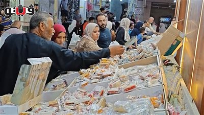  الكيلو بـ 120جنيها، جولة في أقدم سوق لبيع حلاوة المولد بطنطا (فيديو)   