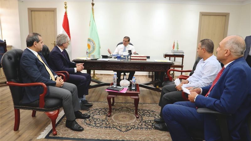 علاء فاروق يبحث مع