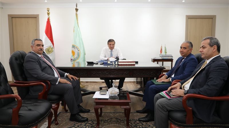 وزير الزراعة يبحث