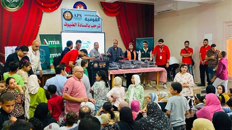 حياة كريمة توزع 300شنطة