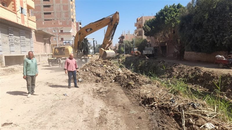 رفع مخلفات الترع